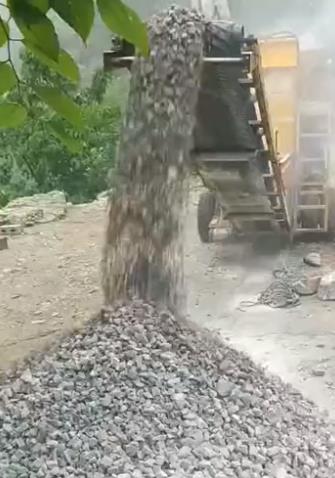 移动破碎车现场视频